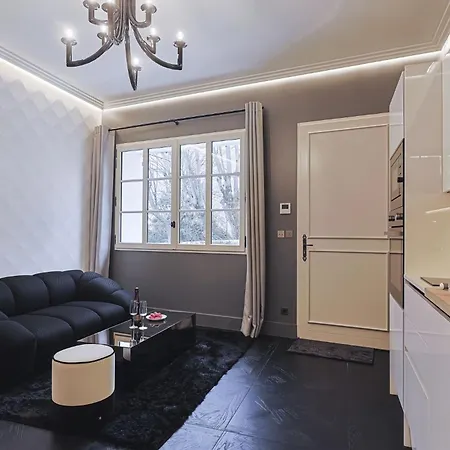 Divine Couture - Cambon Appartement